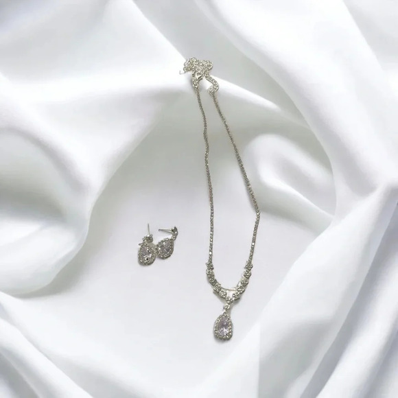 Elegant Rhinestone Trendy Silver Plated Necklace & Earrings - Picture 2 of 2